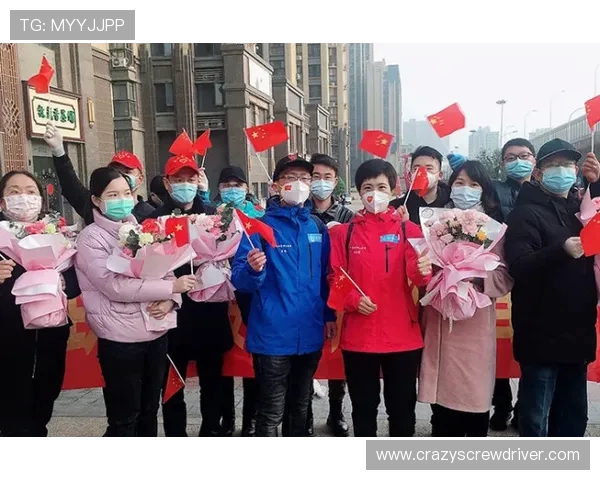 苏超泰州英雄大会盛大举行市民热情夹道欢迎泰州队凯旋归来